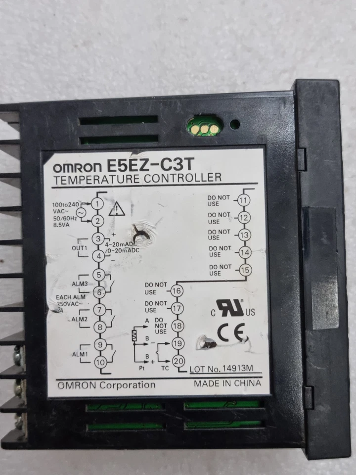 1 PCS Omron E5EZ-C3T Temperature Controller 100 to 240 Vac E5EZC3T(USED WORKING)